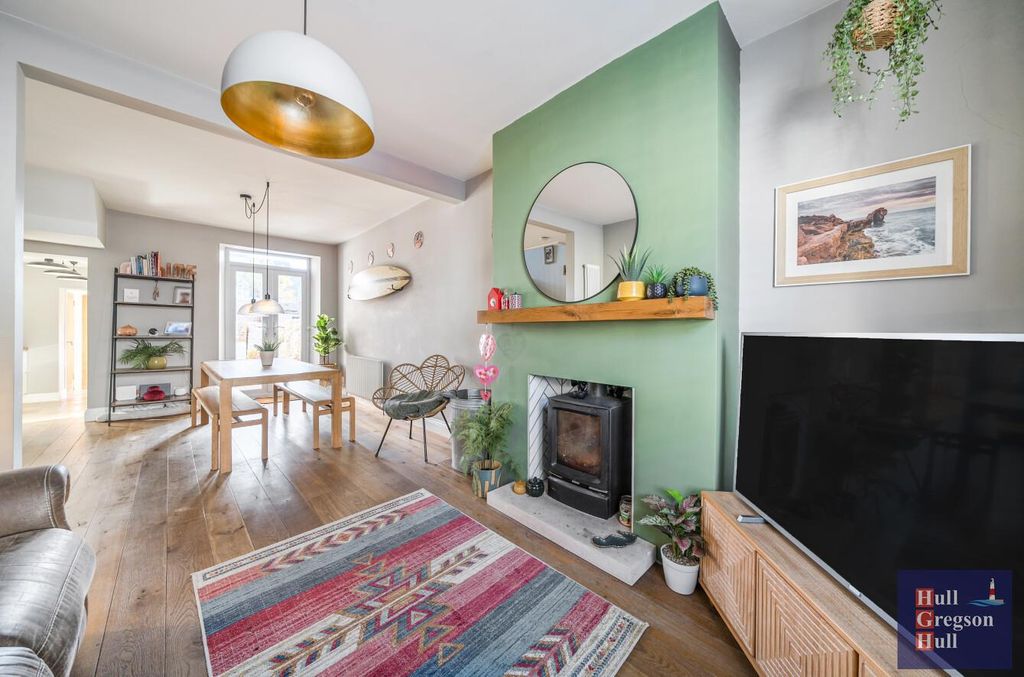 Property photo 2 of 33 E719d48d-597c-47Ad-B3Fc-5177Cecbe3Cb.Jpg