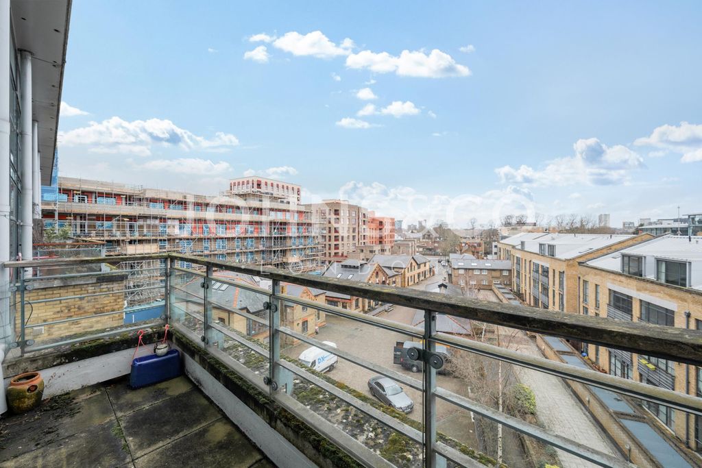 Property photo 2 of 9