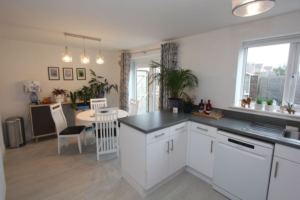 Property photo 3 of 35