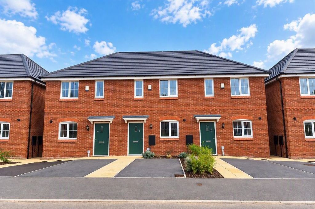 Property photo 1 of 15 Typical Terrace House