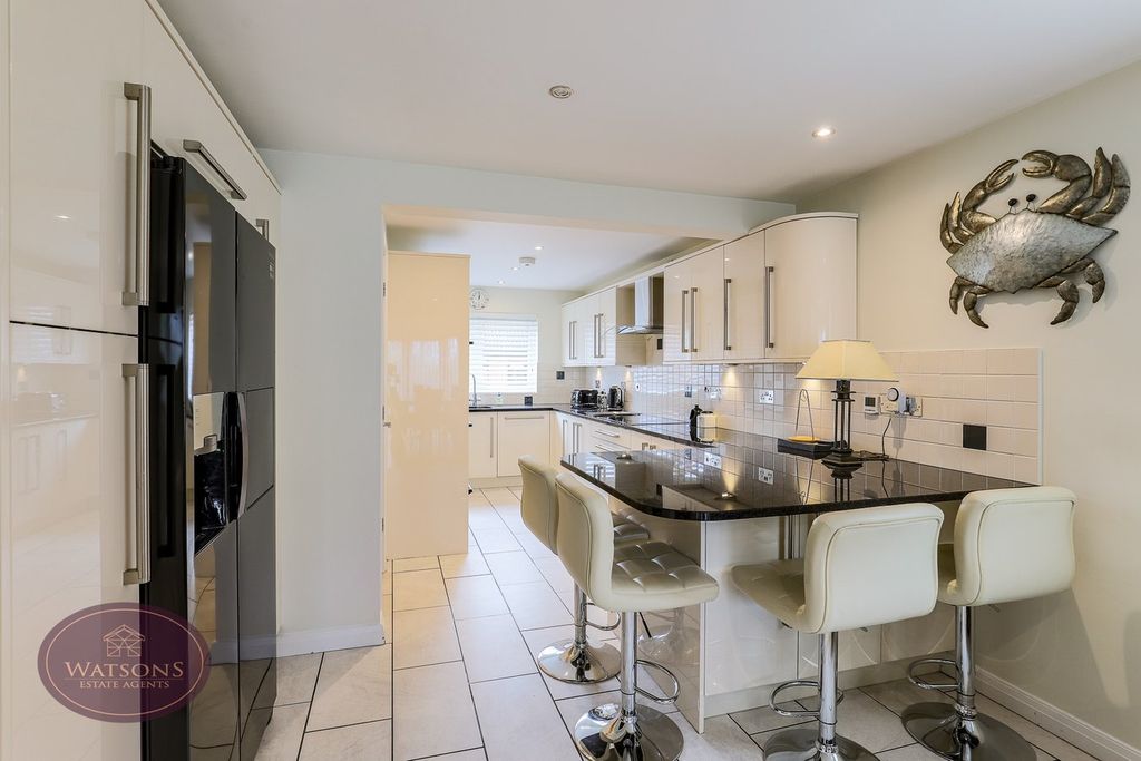 Property photo 2 of 30