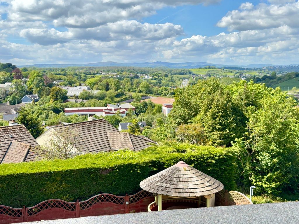 Property photo 2 of 39