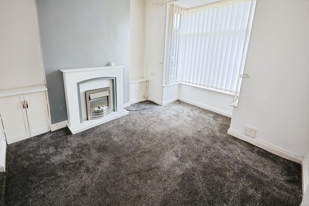 Property photo 2 of 10 Pbox-Img.Jpg