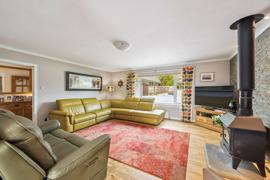 Property photo 3 of 42 Lounge