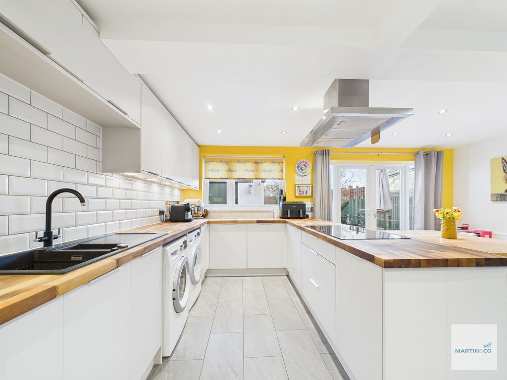 Property photo 3 of 26 Cam03394G0-Pr0438-Still007