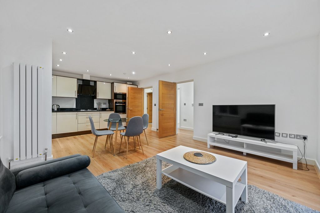 Property photo 1 of 10 Rccs- Flat 3 Cloyster Wood- Reception 4 (1)