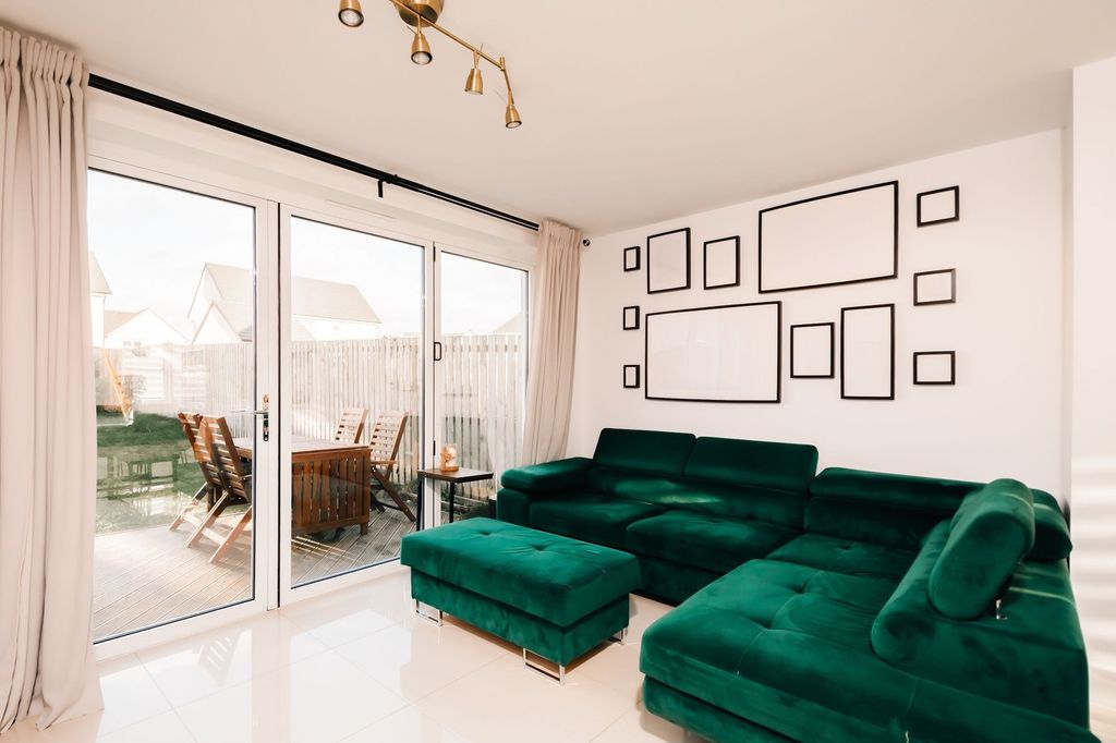 Property photo 3 of 34