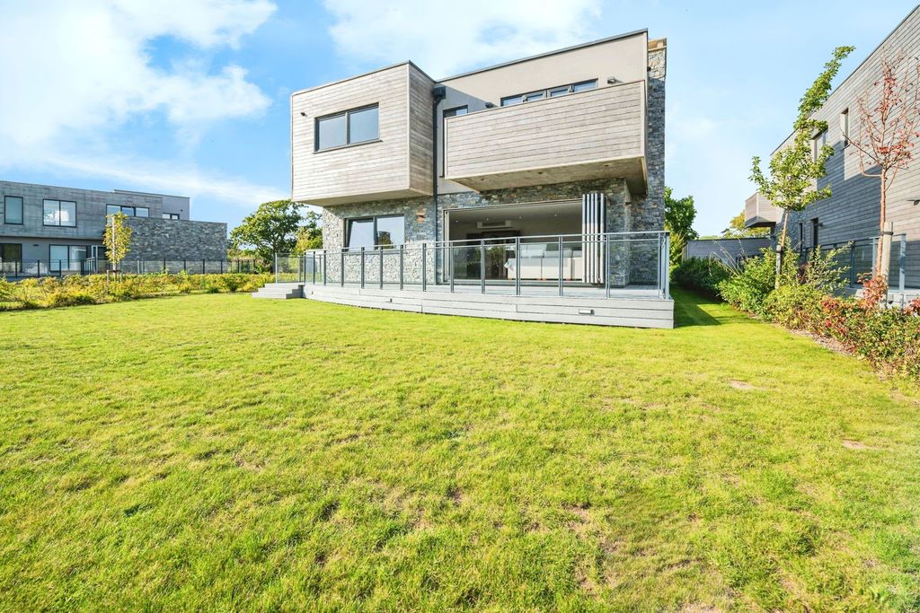 Property photo 1 of 34