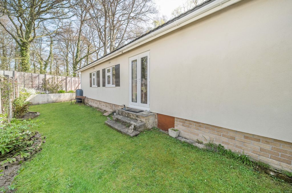 Property photo 2 of 13 Garden