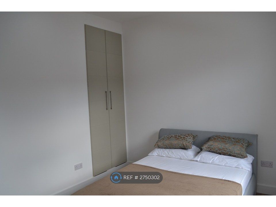 Property photo 3 of 8 Built In Wardrobes