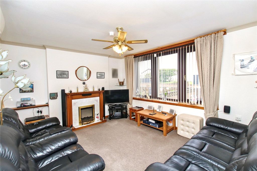 Property photo 3 of 23 Living Room