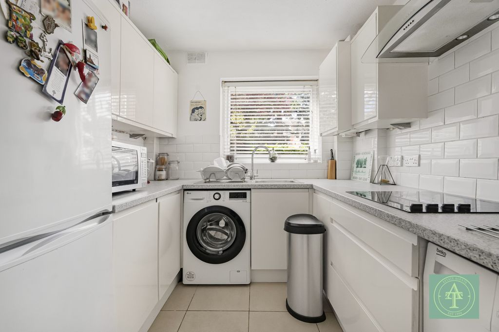 Property photo 3 of 14 Gallery