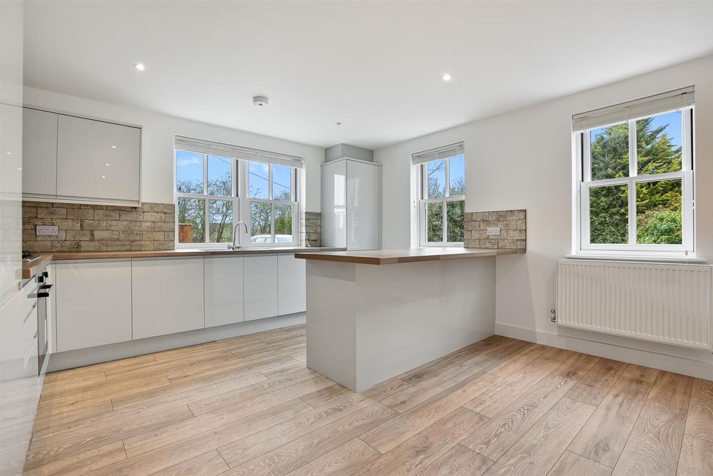 Property photo 3 of 10 Kitchen
