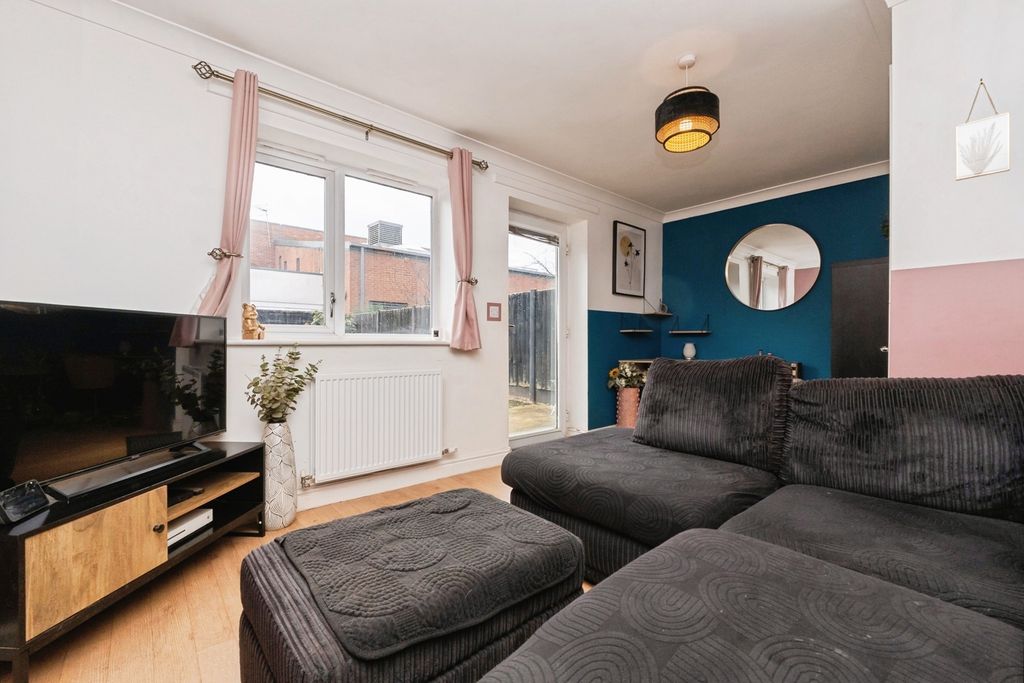 Property photo 3 of 19 Pbox-Img.Jpg