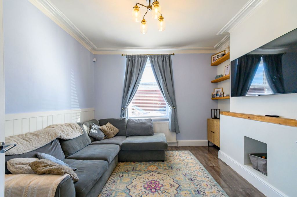 Property photo 2 of 18