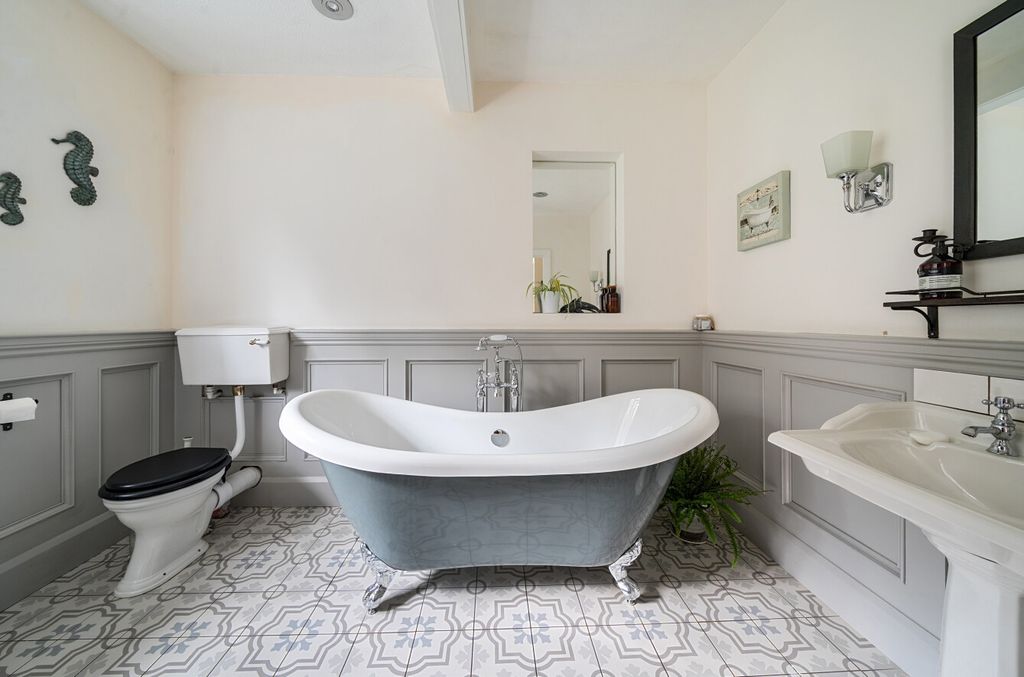 Property photo 2 of 36 1420339-29-699Df2...