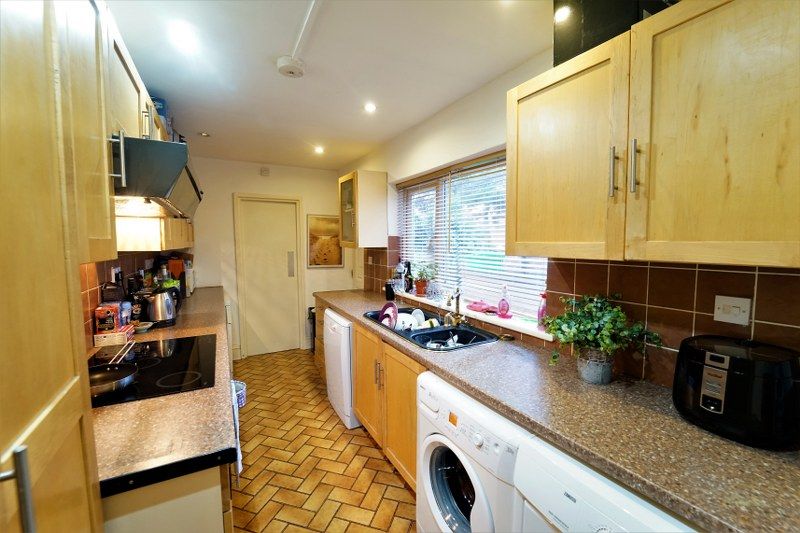 Property photo 2 of 8 Kitchen