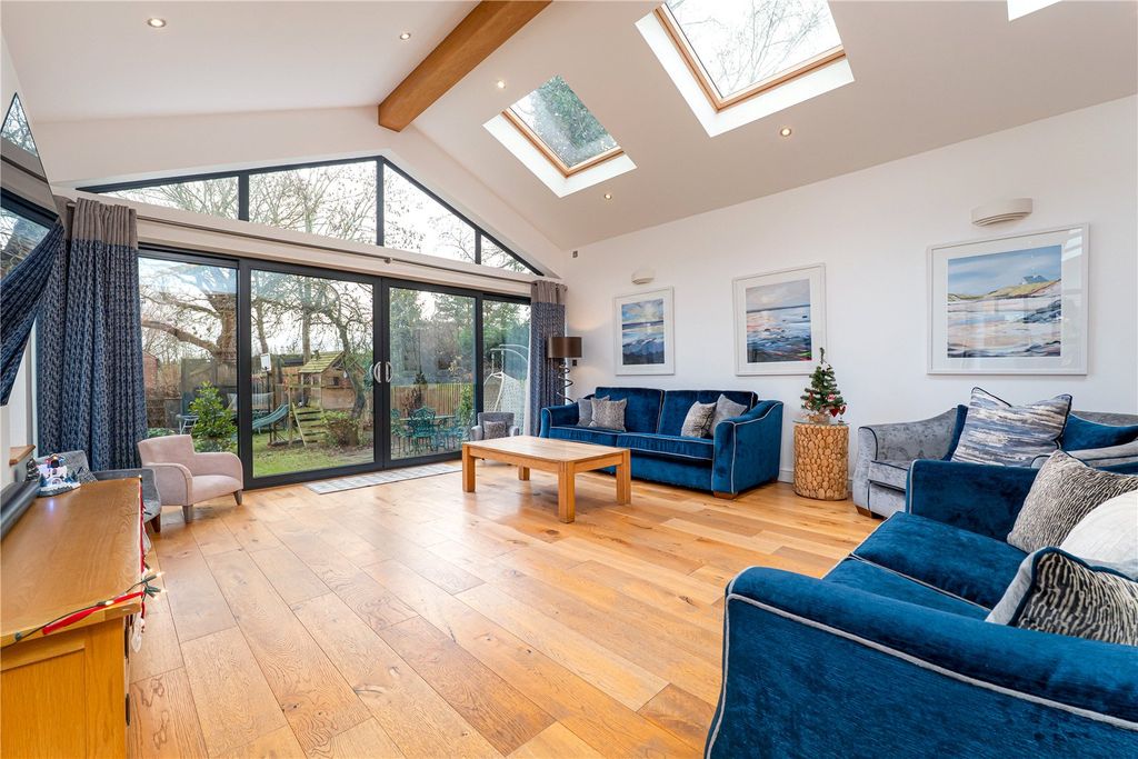 Property photo 3 of 25 Living Room