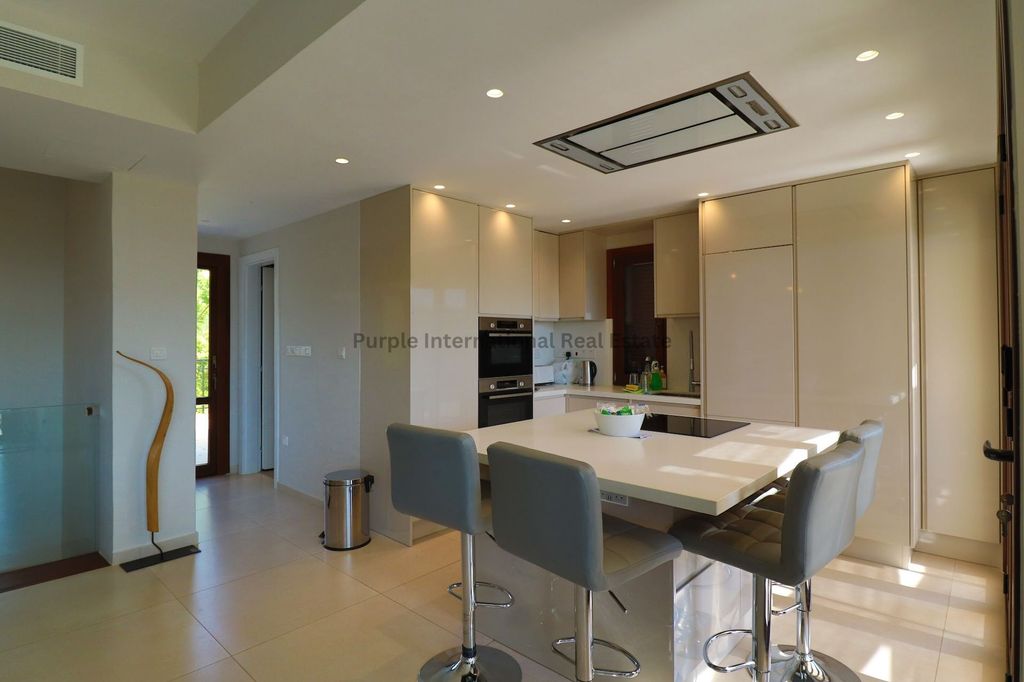 Property photo 3 of 37