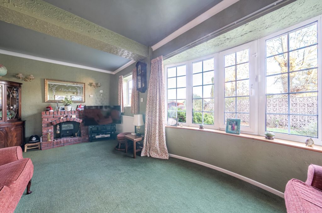 Property photo 3 of 20 Living Room