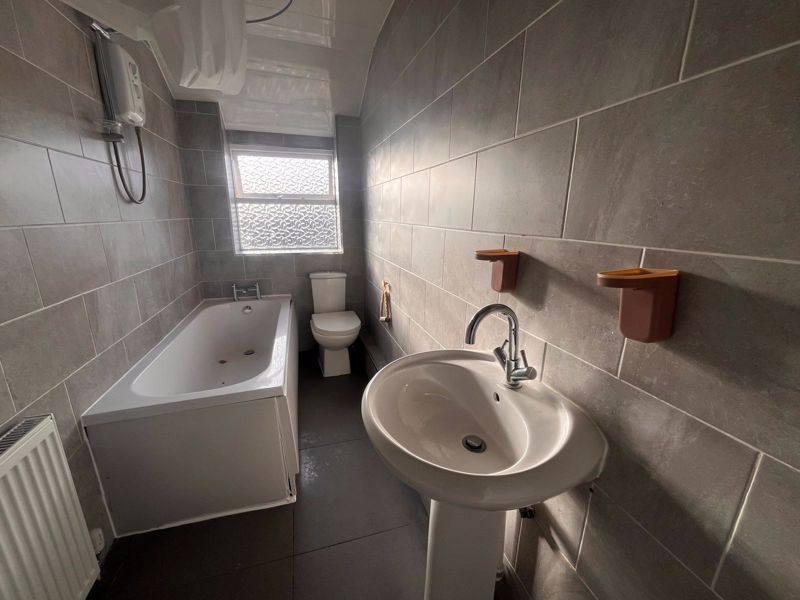 Property photo 3 of 6 Photo 4