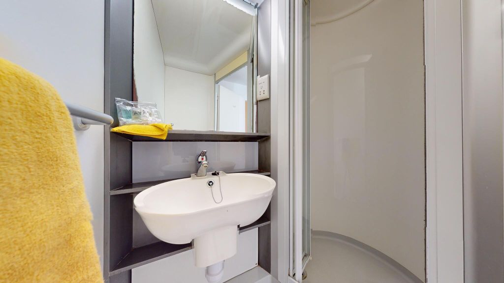 Property photo 2 of 15 Bathroom