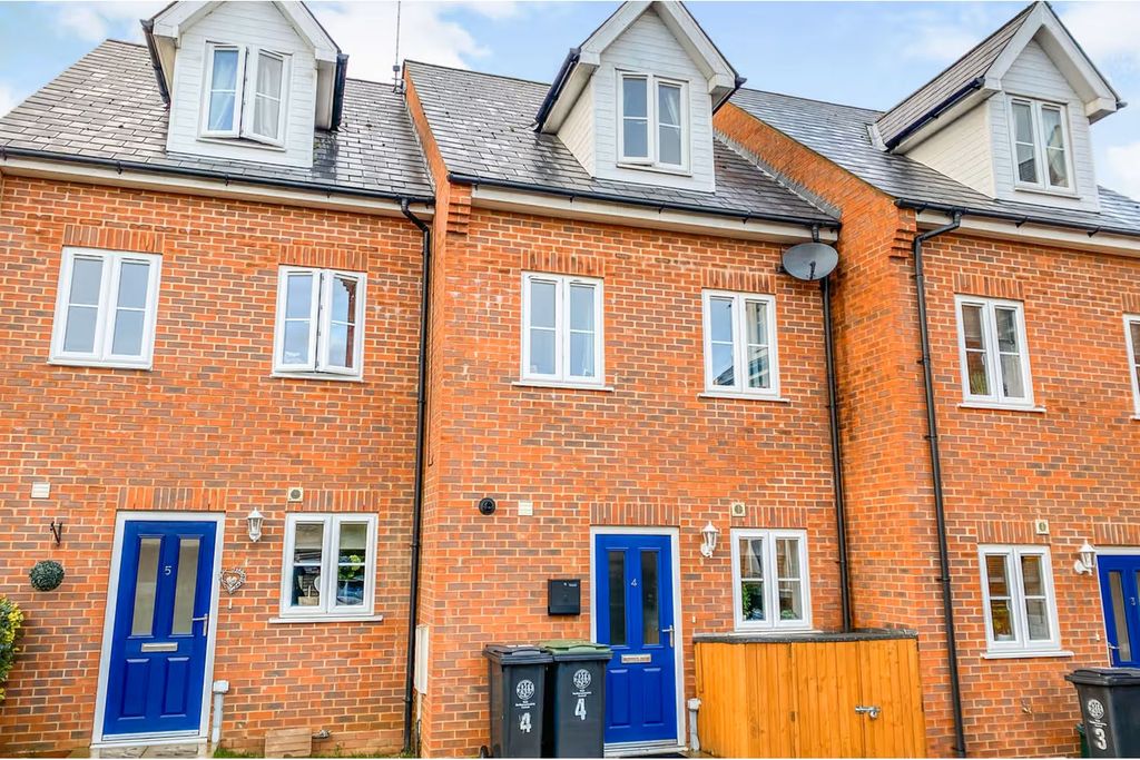 Property photo 1 of 8 Town House