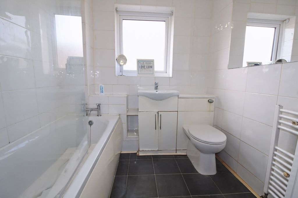 Property photo 3 of 15 Bathroom