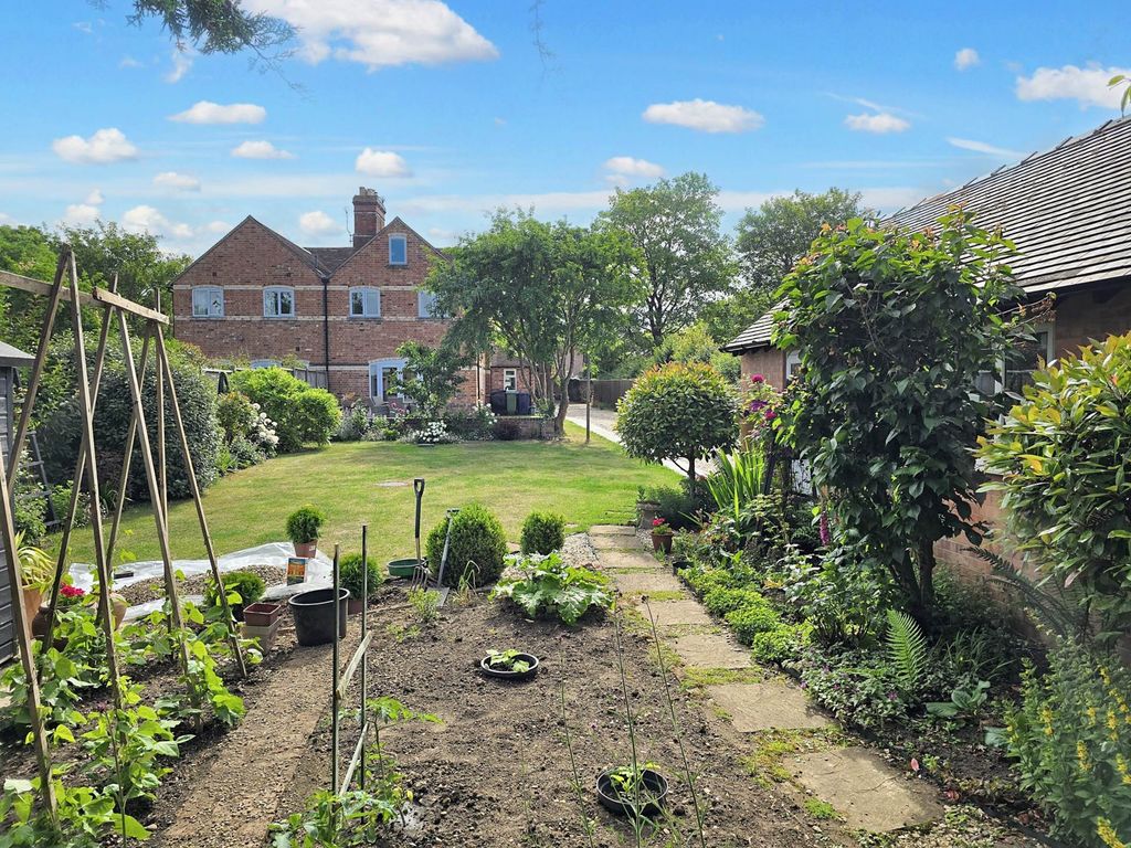 Property photo 2 of 34