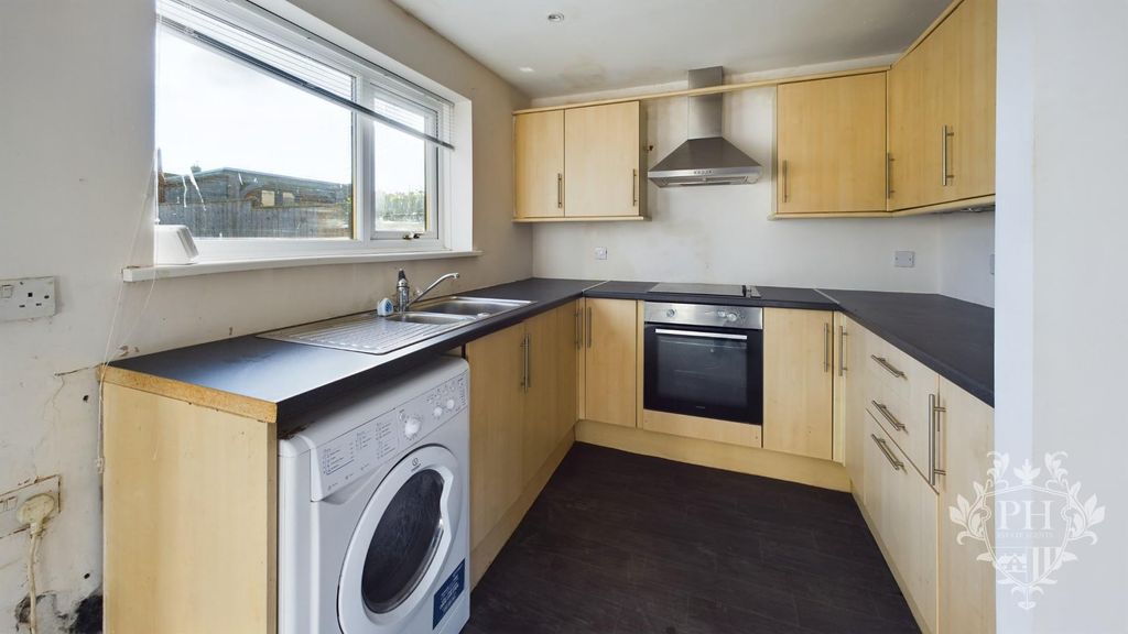 Property photo 3 of 12 Kitchen