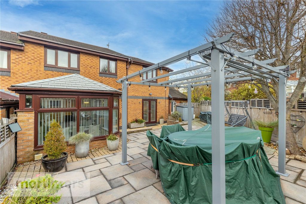 Property photo 3 of 24 Garden