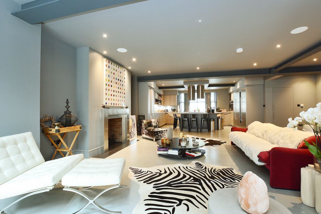 Property photo 2 of 21