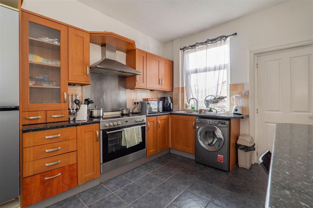 Property photo 3 of 15 Kitchen