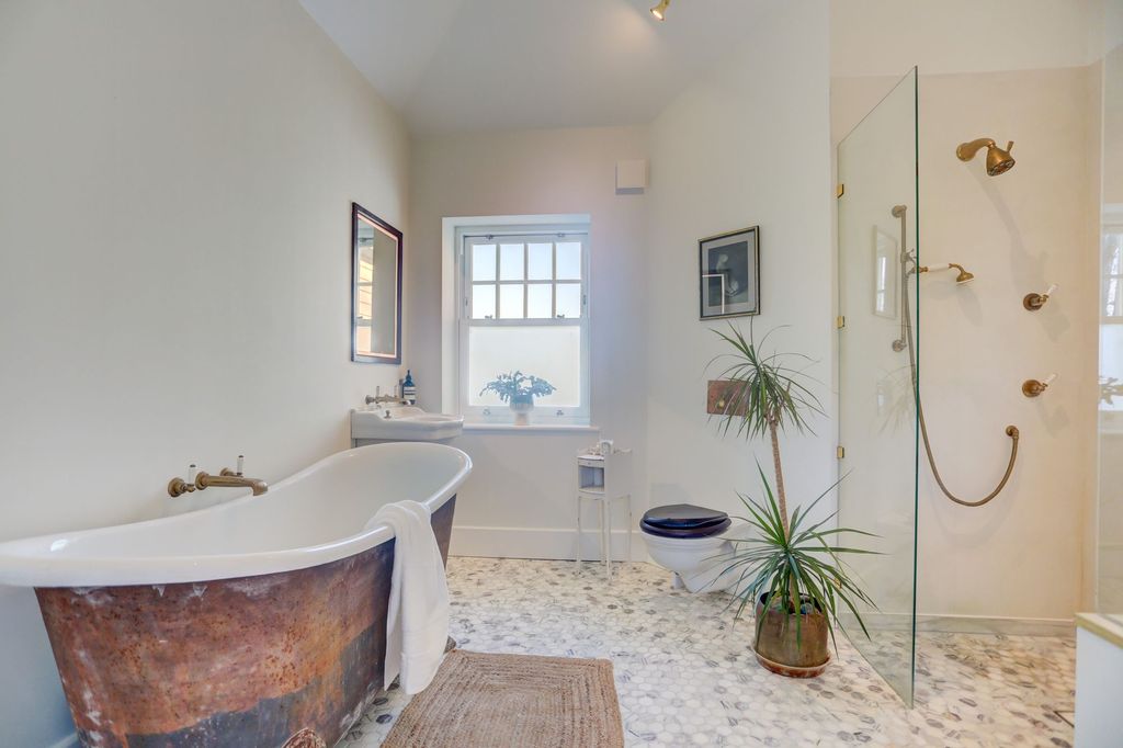 Additional image 13 of 6 bed detached house to rentShirley Drive, Hove BN3