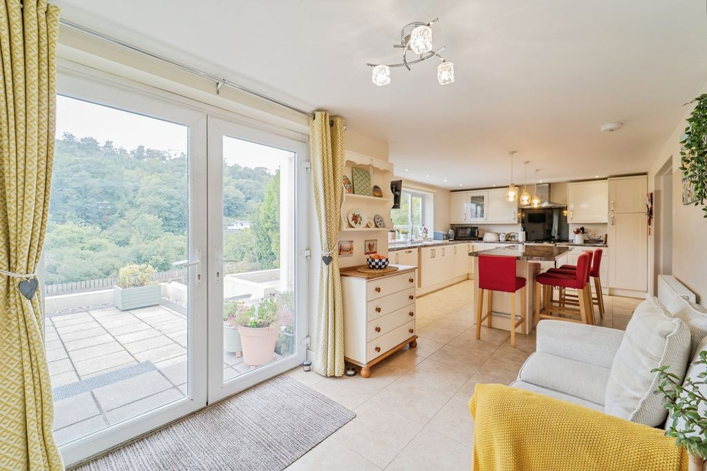 Property photo 3 of 25 Pbox-Img.Jpg