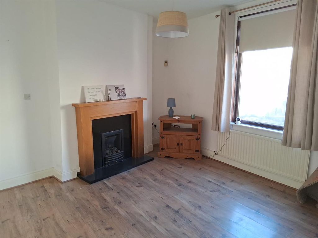 Property photo 2 of 7 Living Room