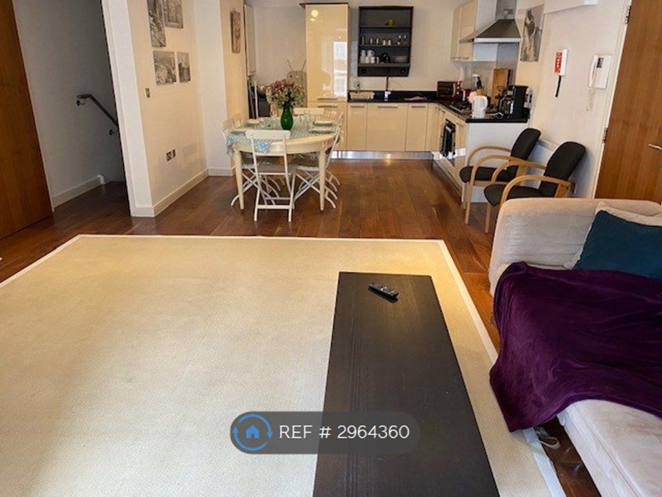 Property photo 1 of 9 Living Room