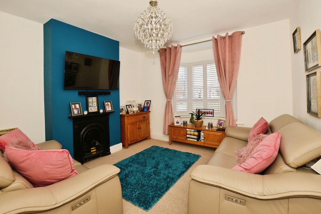 Property photo 2 of 20