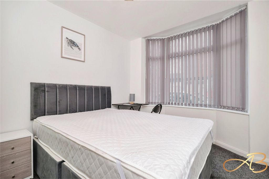 Property photo 3 of 9 Bedroom