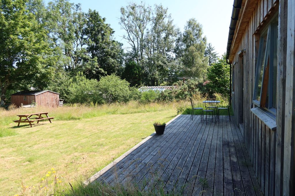 Property photo 3 of 42