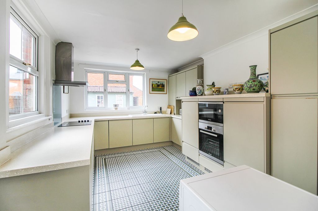 Property photo 2 of 14