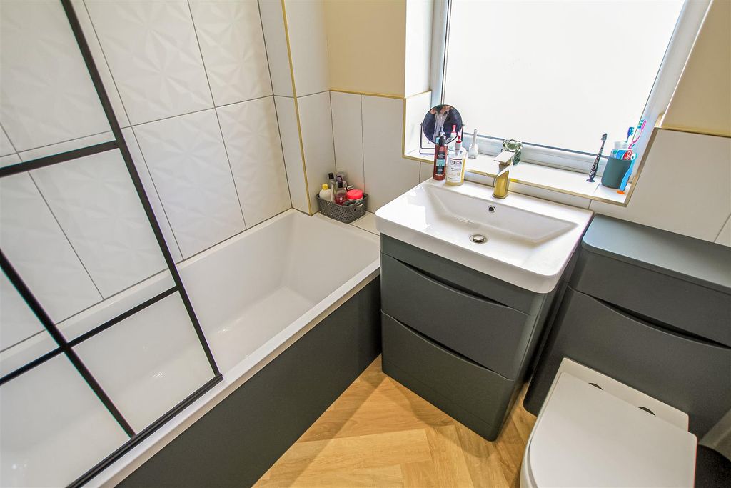 Property photo 3 of 14 Bathroom.Jpg