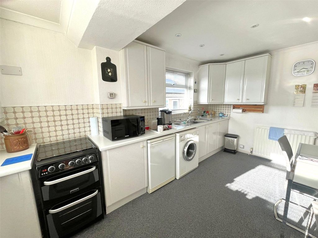 Property photo 3 of 11 Picture No. 12