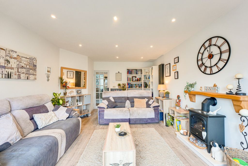 Property photo 1 of 36