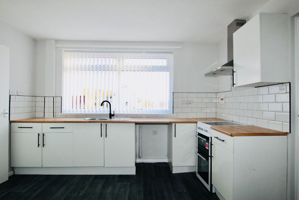 Property photo 2 of 20 Kitchen