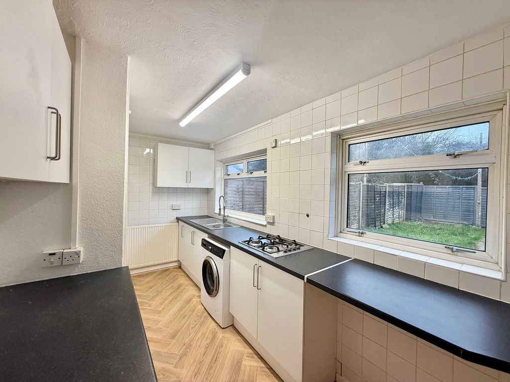 Property photo 2 of 7 Kitchen