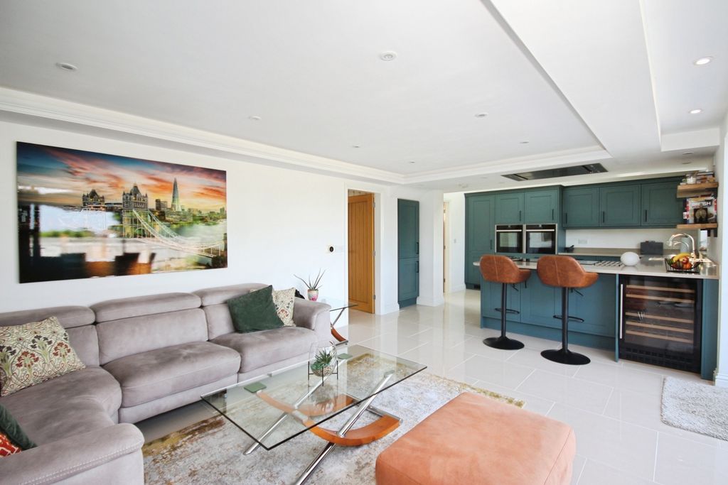 Property photo 2 of 19 Pbox-Img.Jpg