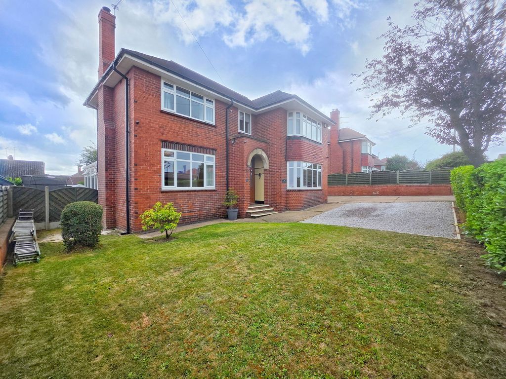 Property photo 2 of 27
