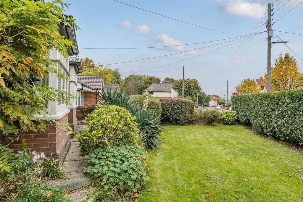 Property photo 2 of 19 Front Garden