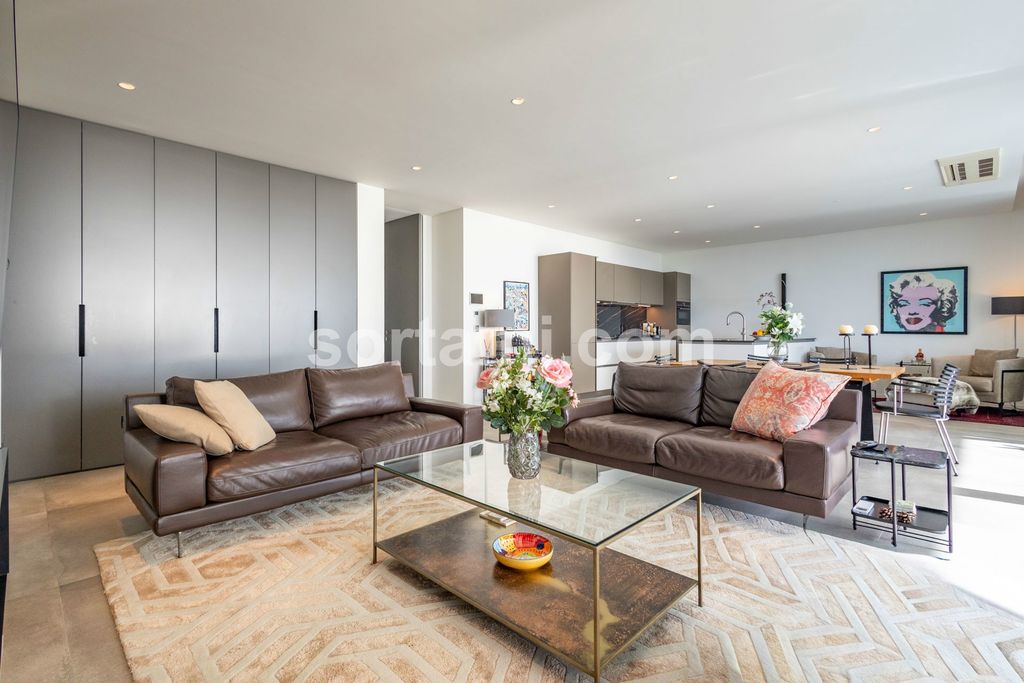 Property photo 3 of 54